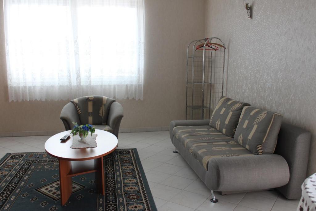 Orwa Apartmanok - Fenyofa Koez Zalakaros Rum bild