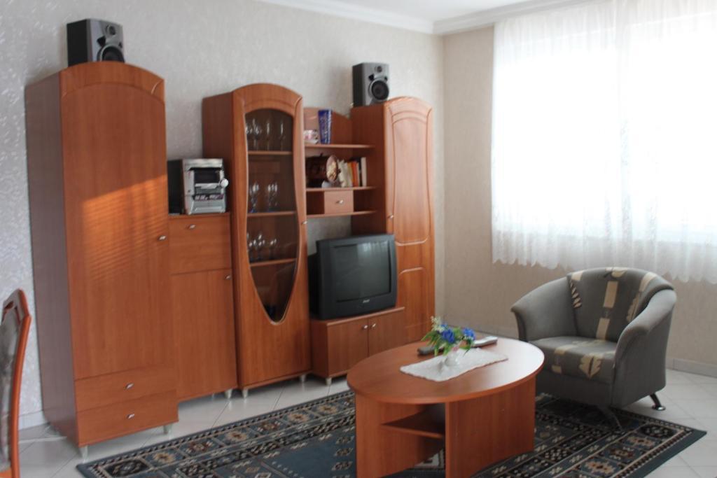 Orwa Apartmanok - Fenyofa Koez Zalakaros Rum bild