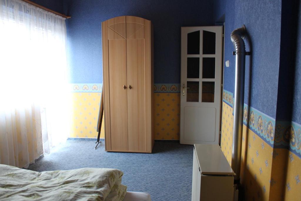 Orwa Apartmanok - Fenyofa Koez Zalakaros Rum bild