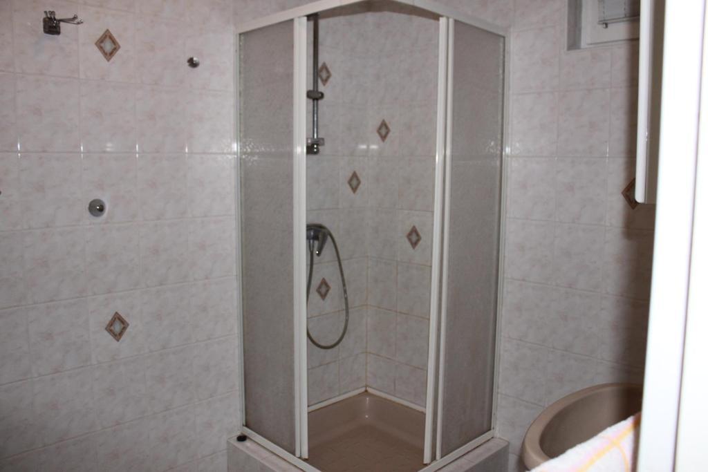 Orwa Apartmanok - Fenyofa Koez Zalakaros Rum bild