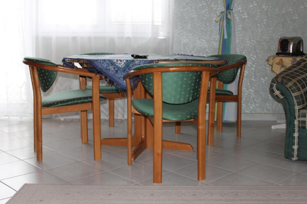 Orwa Apartmanok - Fenyofa Koez Zalakaros Rum bild